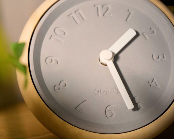 horloge de table bois et béton made in France