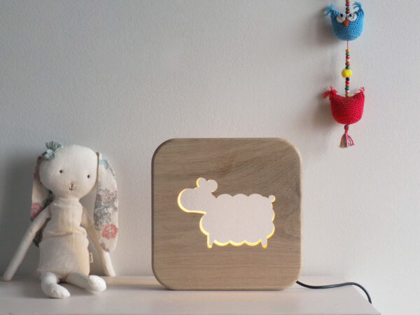 Sur commode enfant veilleuse carrée chêne silhouette creusée éclairée mouton