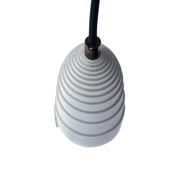 Lampe suspension béton serre câble noir cordon noir forme ruban déroulé
